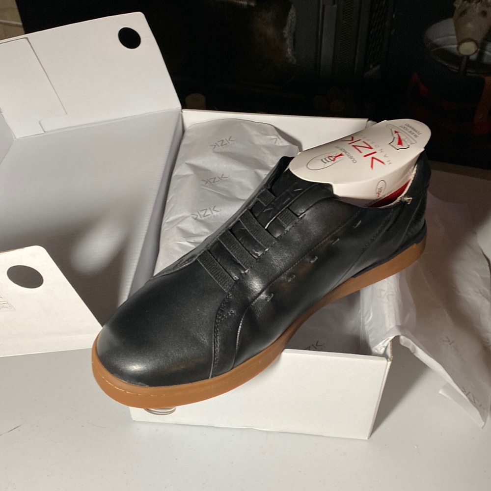 NIB, Kizik Mens shoes, 12 wide, Style: New York